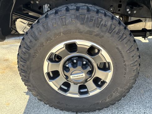 Used 2023 Ford F250 Lariat w/ Lariat Ultimate Package image 17