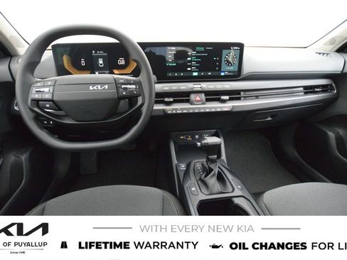 New 2025 Kia K4 LXS image 17