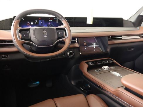 New 2026 Lincoln Navigator Reserve AWD/4WD image 2
