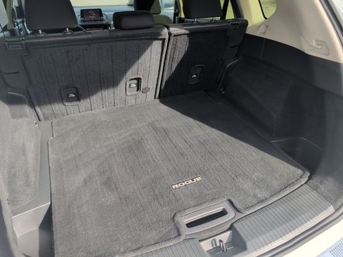 Used 2024 Nissan Rogue SV image 14