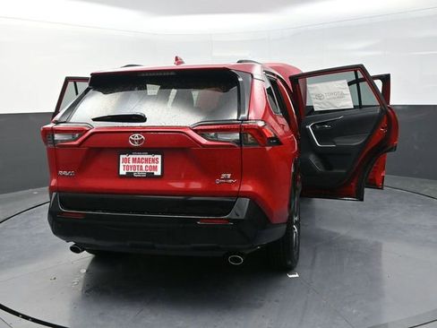 Used 2025 Toyota RAV4 SE w/ Weather & Moonroof Package image 37