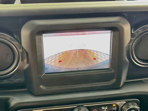Used 2022 Jeep Wrangler Unlimited Sport AWD/4WD image 2