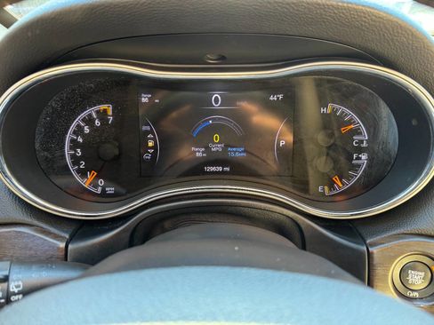 Used 2017 Jeep Grand Cherokee Laredo w/ Quick Order Package 2BE image 26