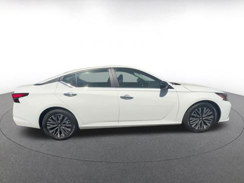 Used 2025 Nissan Altima 2.5 SV image 16