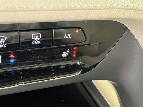 Used 2023 Buick Envision Preferred AWD/4WD image 18