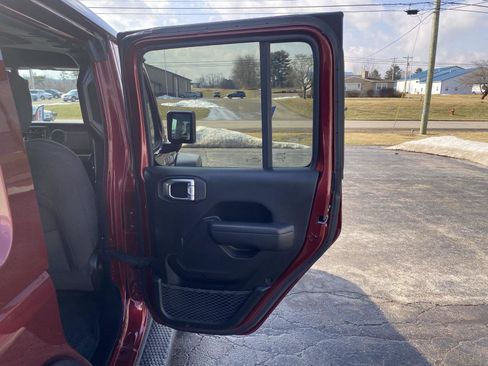 Used 2022 Jeep Wrangler Unlimited Sport image 23