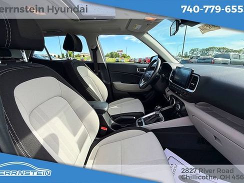 Used 2024 Hyundai Venue SEL FWD image 27