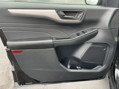 Used 2022 Ford Escape SE w/ Cold Weather Package image 11