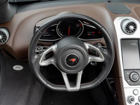 Used 2015 McLaren 650S Spider image 15