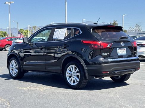 Used 2017 Nissan Rogue Sport SV image 3