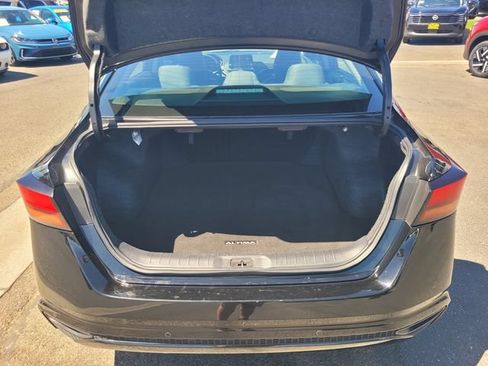 Certified 2025 Nissan Altima 2.5 SV FWD image 11