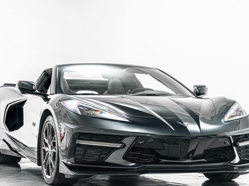 Used 2023 Chevrolet Corvette Stingray Premium Conv w/ Z51 Performance Package RWD image 3
