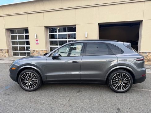 Used 2022 Porsche Cayenne S Platinum AWD/4WD image 4