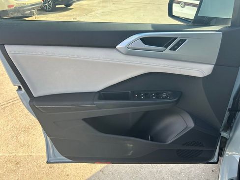 New 2026 Volkswagen Taos SE image 43
