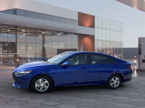 Used 2023 Hyundai Elantra SE FWD image 3