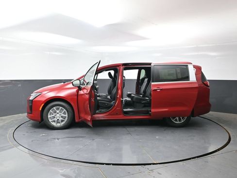 New 2027 Chrysler Pacifica Select FWD image 43