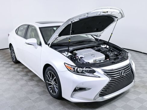 Used 2016 Lexus ES 350 w/ Luxury Package w/Wood Trim image 33