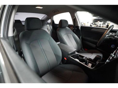 Used 2018 Hyundai Sonata SE w/ Cargo Package image 12