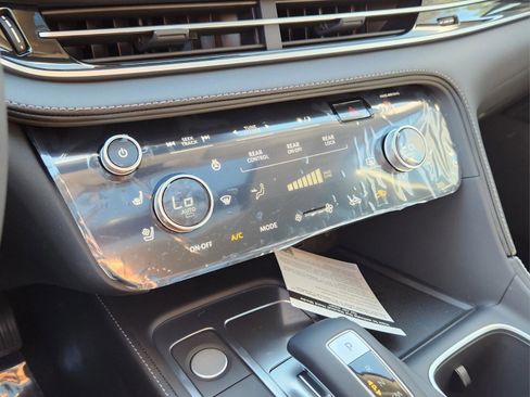 Certified 2025 INFINITI QX60 Luxe w/ Vision Package image 18