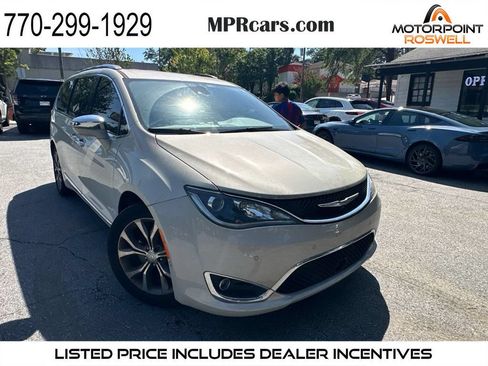 Used 2017 Chrysler Pacifica Limited FWD image 1