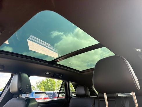 Certified 2025 Volkswagen Atlas Cross Sport SE w/ Panoramic Sunroof Package AWD/4WD image 19