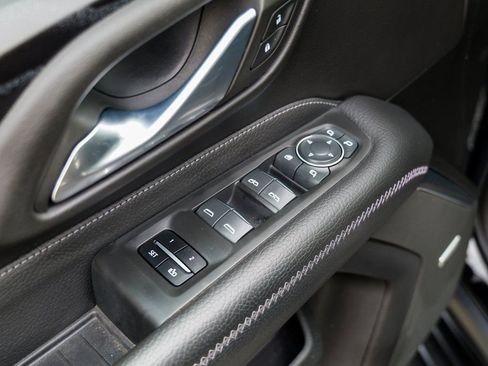 Used 2022 GMC Yukon XL Denali image 18