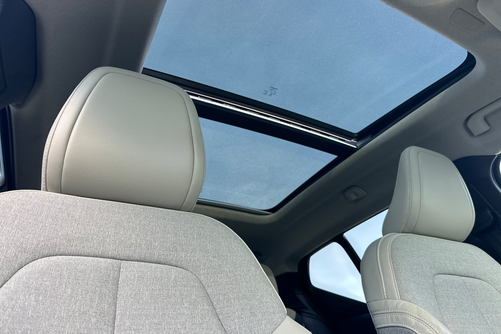 Used 2020 Volvo XC40 T5 Momentum AWD/4WD image 19