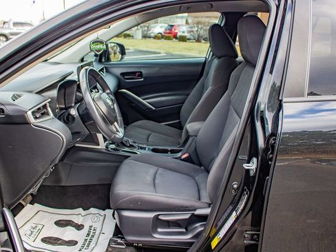 Used 2023 Toyota Corolla Cross LE image 12