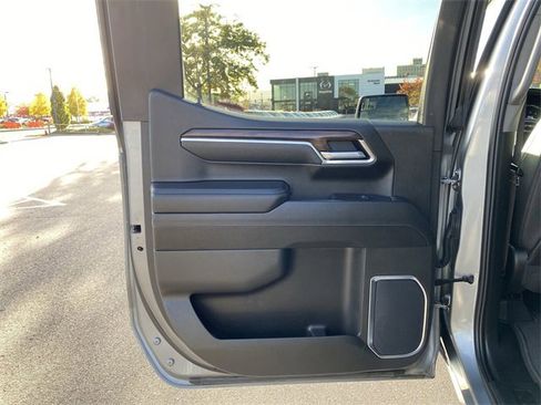 Used 2025 GMC Sierra 1500 SLT image 25