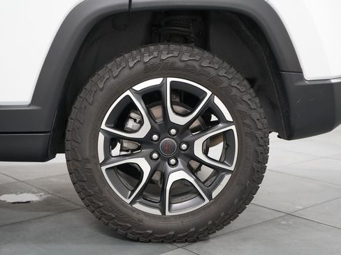Used 2025 Jeep Compass Trailhawk w/ Sun & Sound Group AWD/4WD image 34