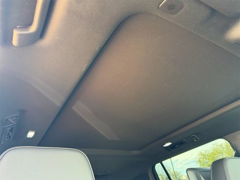 Used 2021 GMC Yukon XL Denali w/ Denali Premium Package image 9