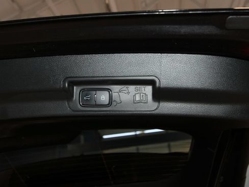Used 2024 Ford Explorer XLT w/ Equipment Group 202A AWD/4WD image 40
