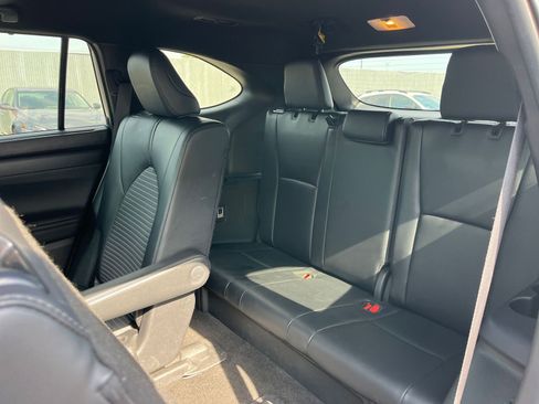 Used 2025 Toyota Highlander XSE AWD/4WD image 31
