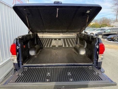 Used 2008 Toyota Tundra 4x4 CrewMax image 4