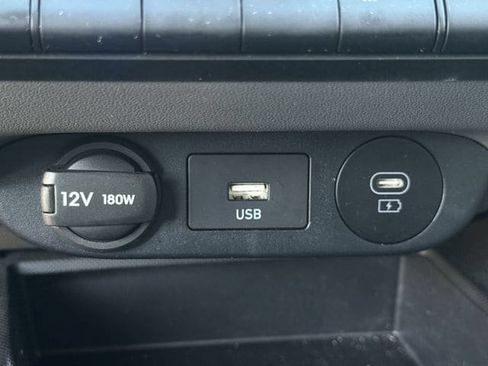 Used 2025 Hyundai Elantra SE FWD image 19
