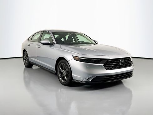 Certified 2023 Honda Accord EX image 3