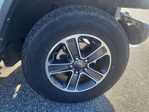 Used 2023 Jeep Wrangler Sahara image 4