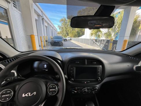 Used 2025 Kia Soul LX w/ LX Technology Package FWD image 33
