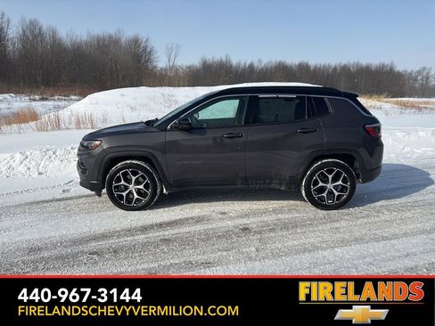 Used 2024 Jeep Compass Limited image 6