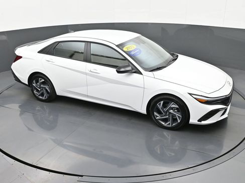 Certified 2025 Hyundai Elantra Sport FWD image 28