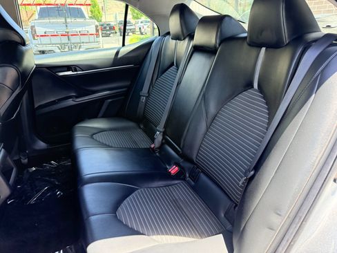 Used 2020 Toyota Camry SE w/ Convenience Package FWD image 22