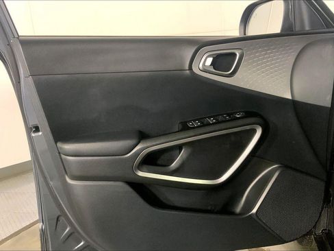 Used 2025 Kia Soul LX w/ LX Technology Package FWD image 24