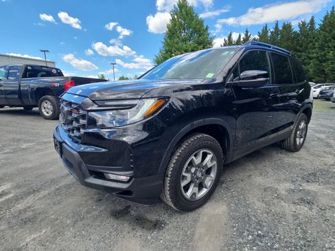 Used 2023 Honda Passport TrailSport image 2