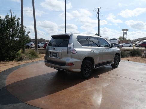 Certified 2023 Lexus GX 460 Premium w/ Premium Plus Package image 2