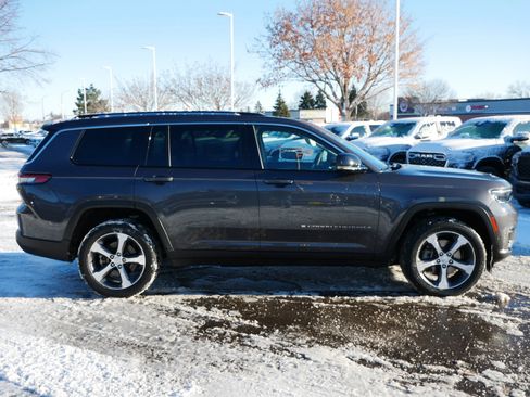 Used 2023 Jeep Grand Cherokee L Limited w/ Luxury Tech Group II image 8