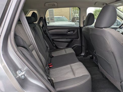 Used 2024 Nissan Rogue SV image 31