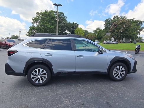 Used 2025 Subaru Outback Premium AWD/4WD image 2