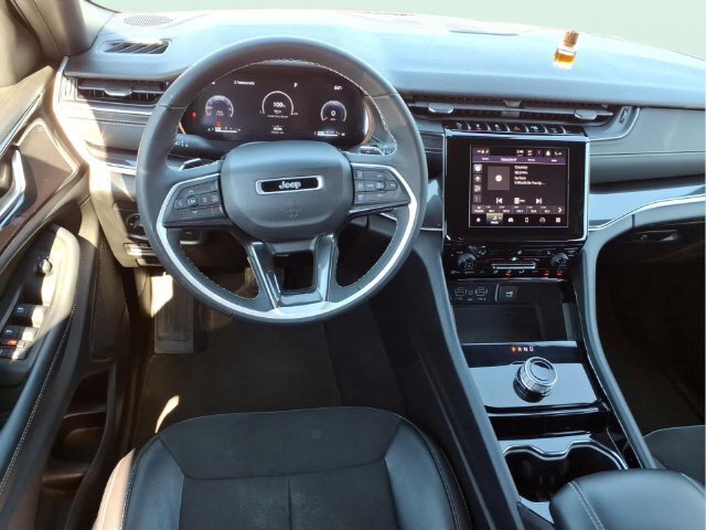 Used 2023 Jeep Grand Cherokee Altitude AWD/4WD image 18