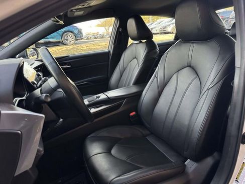 Used 2022 Toyota Avalon XLE image 13