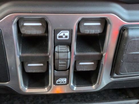 Used 2021 Jeep Gladiator Overland w/ Popular Equipment Package AWD/4WD image 23